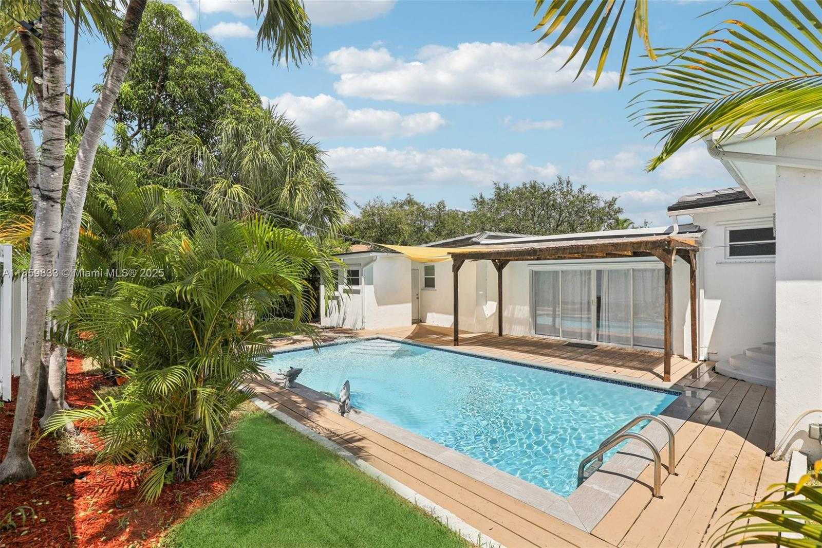 Small Image of 12630 NORTH EAST MIAMI PL, North Miami Number 35