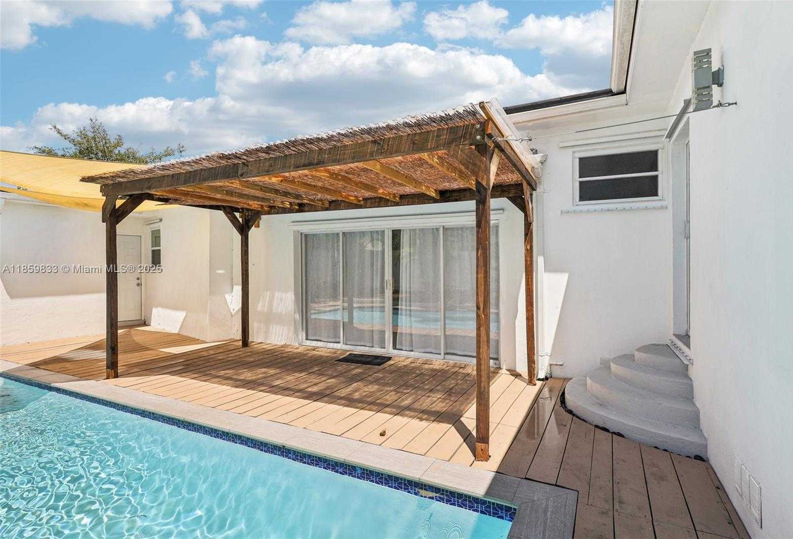 Small Image of 12630 NORTH EAST MIAMI PL, North Miami Number 36