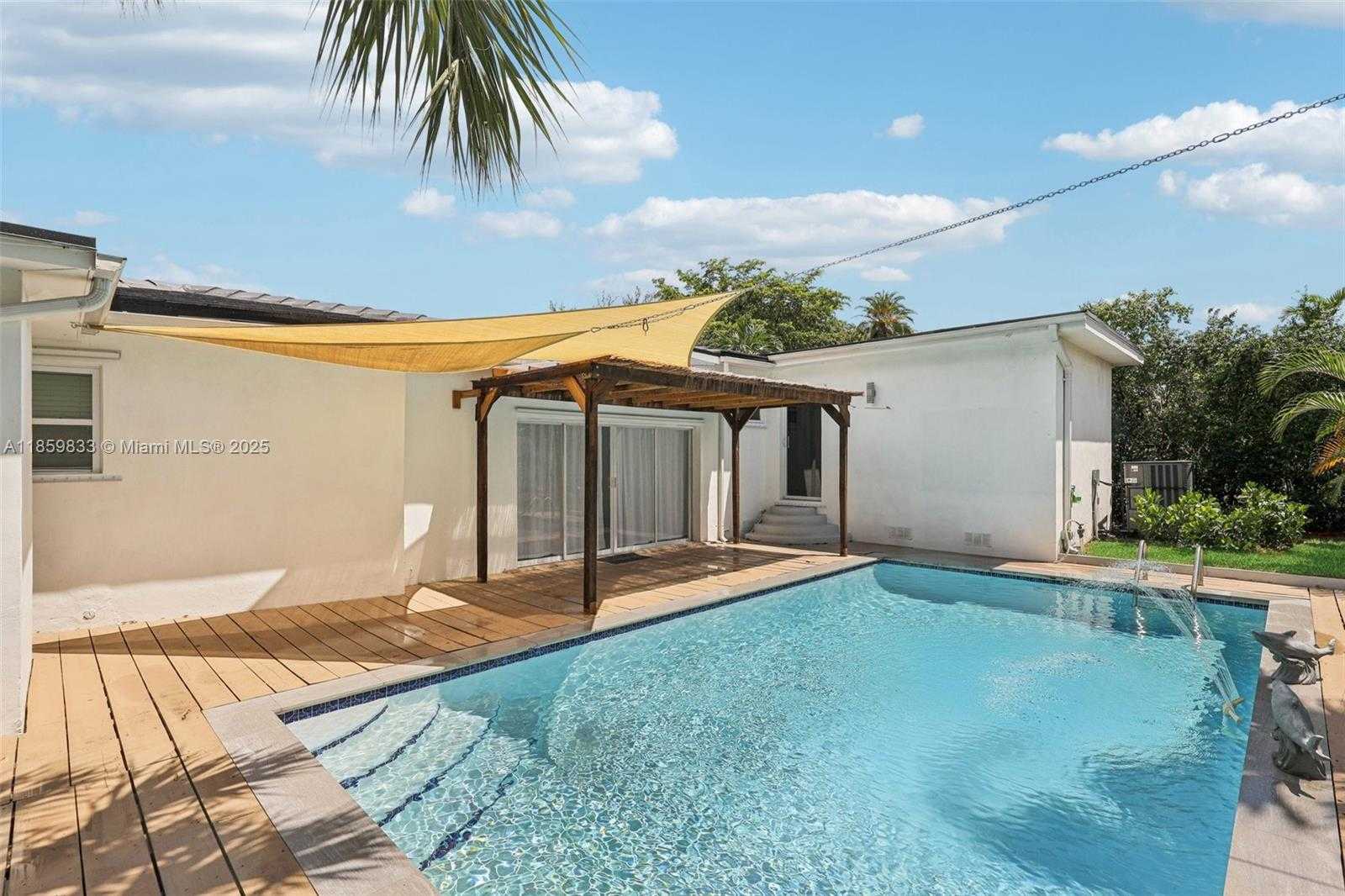 Small Image of 12630 NORTH EAST MIAMI PL, North Miami Number 37