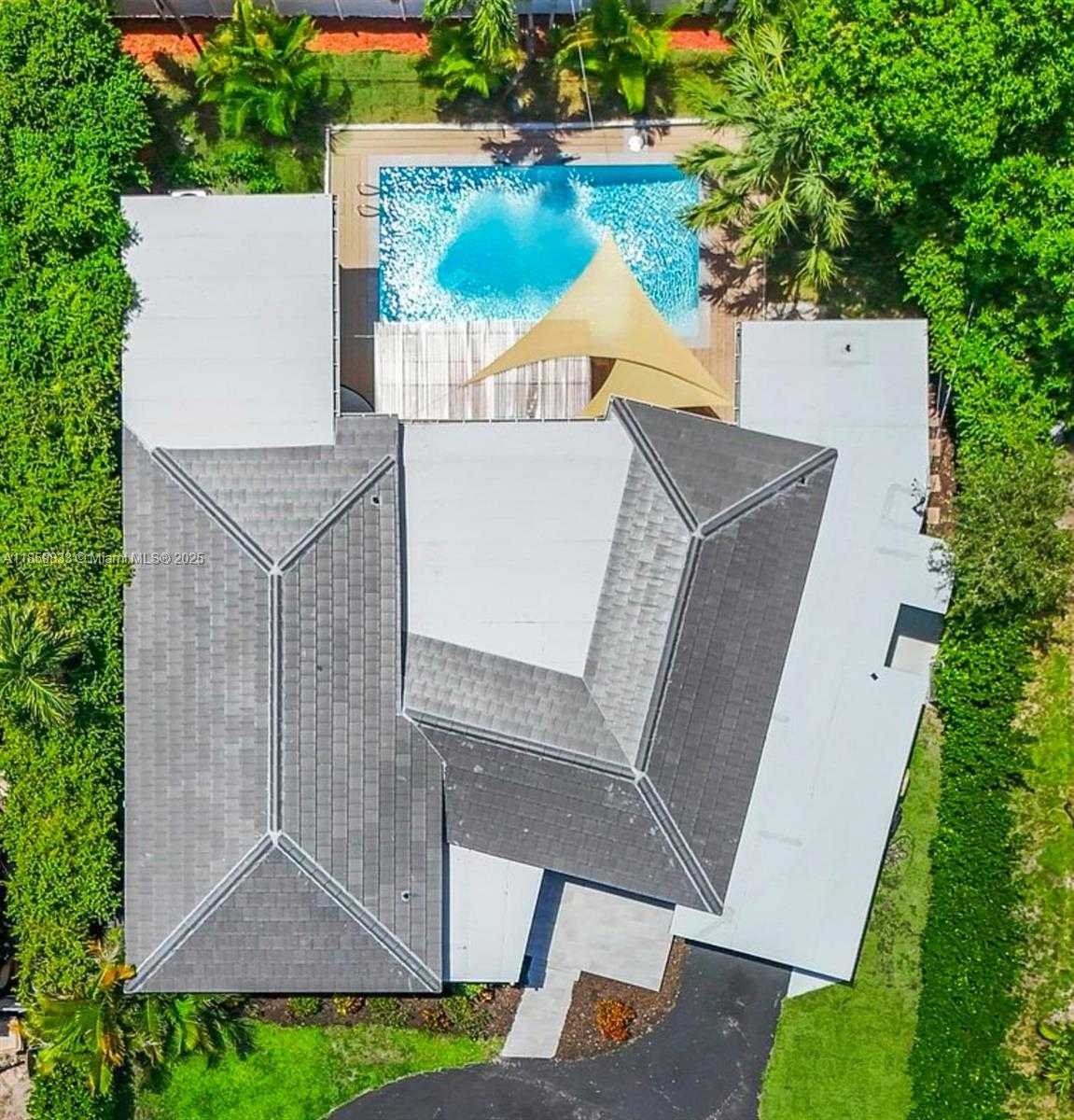 Small Image of 12630 NORTH EAST MIAMI PL, North Miami Number 38