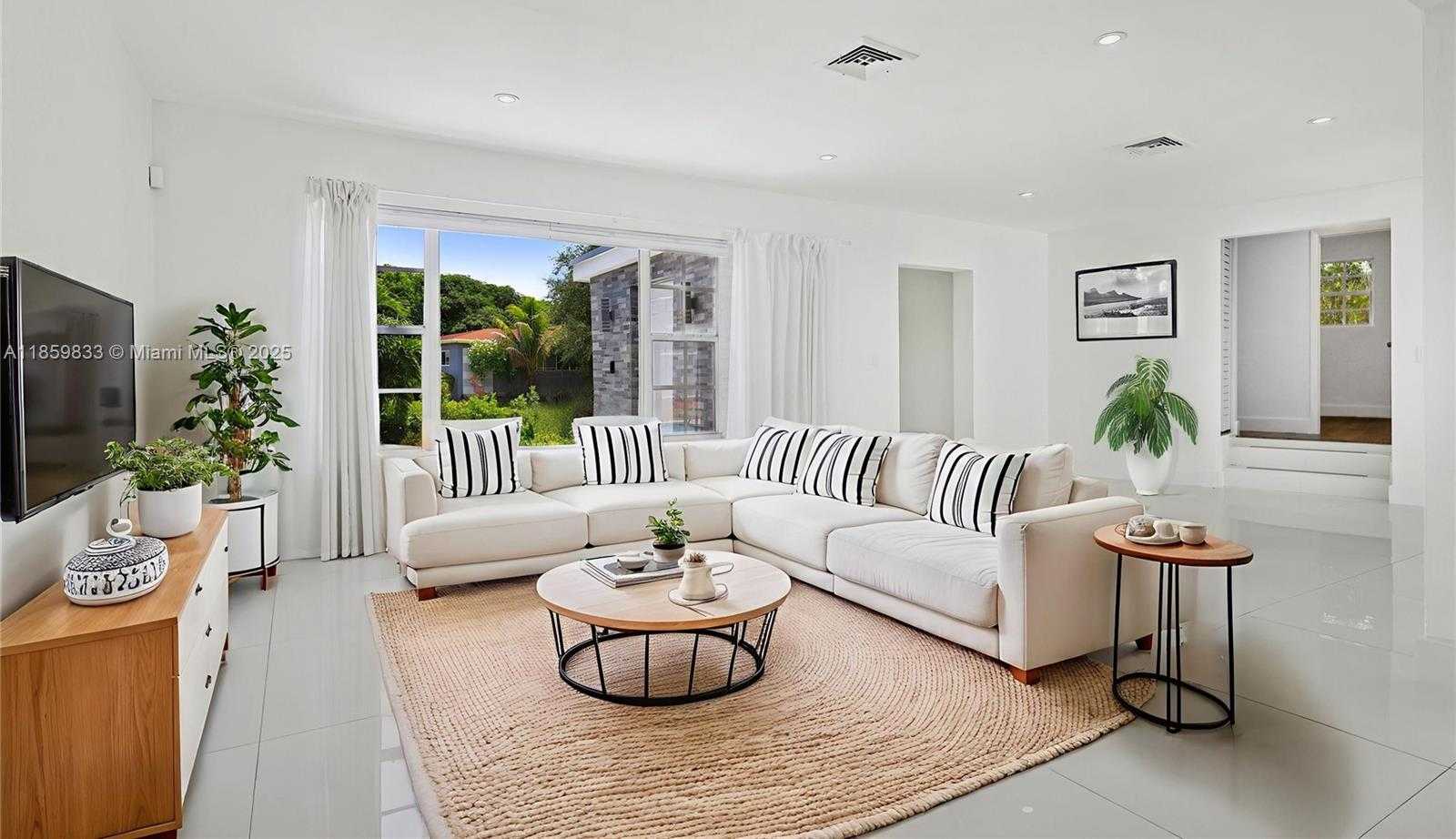 Small Image of 12630 NORTH EAST MIAMI PL, North Miami Number 6