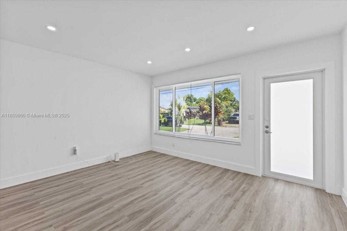 Small Image of 528 WEST 45TH PL, Hialeah Number 10