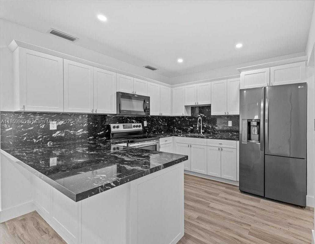 Small Image of 528 WEST 45TH PL, Hialeah Number 11