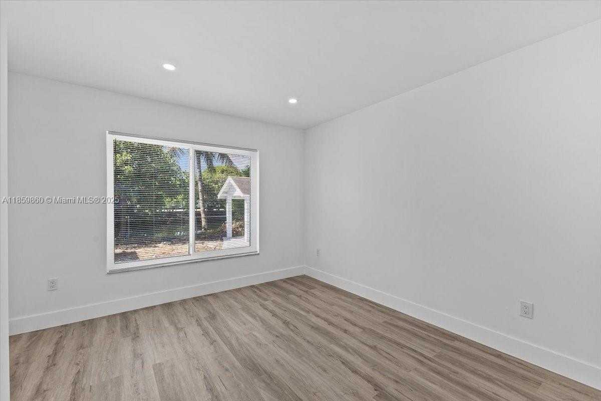 Small Image of 528 WEST 45TH PL, Hialeah Number 16