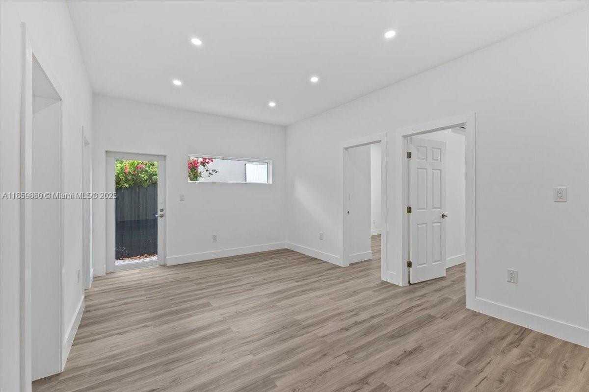 Small Image of 528 WEST 45TH PL, Hialeah Number 19