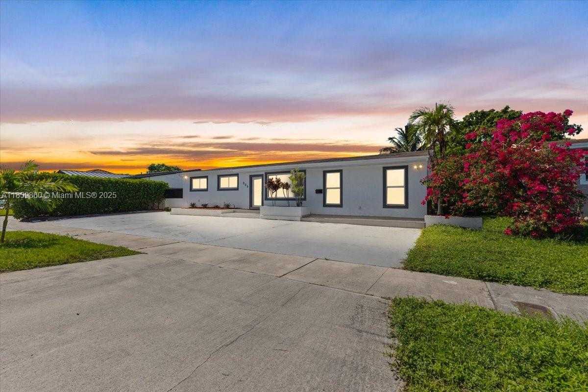 Small Image of 528 WEST 45TH PL, Hialeah Number 2