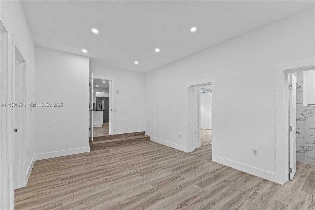 Small Image of 528 WEST 45TH PL, Hialeah Number 20