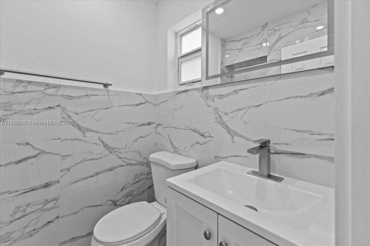 Small Image of 528 WEST 45TH PL, Hialeah Number 22