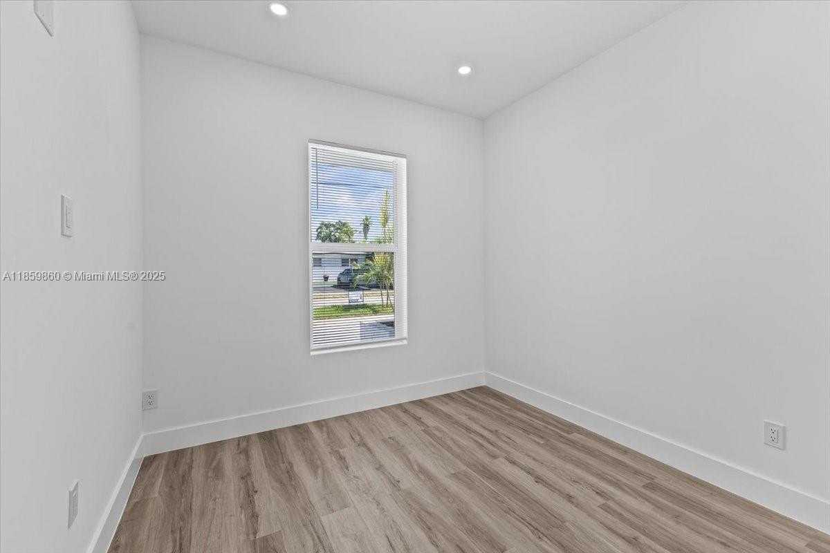 Small Image of 528 WEST 45TH PL, Hialeah Number 27