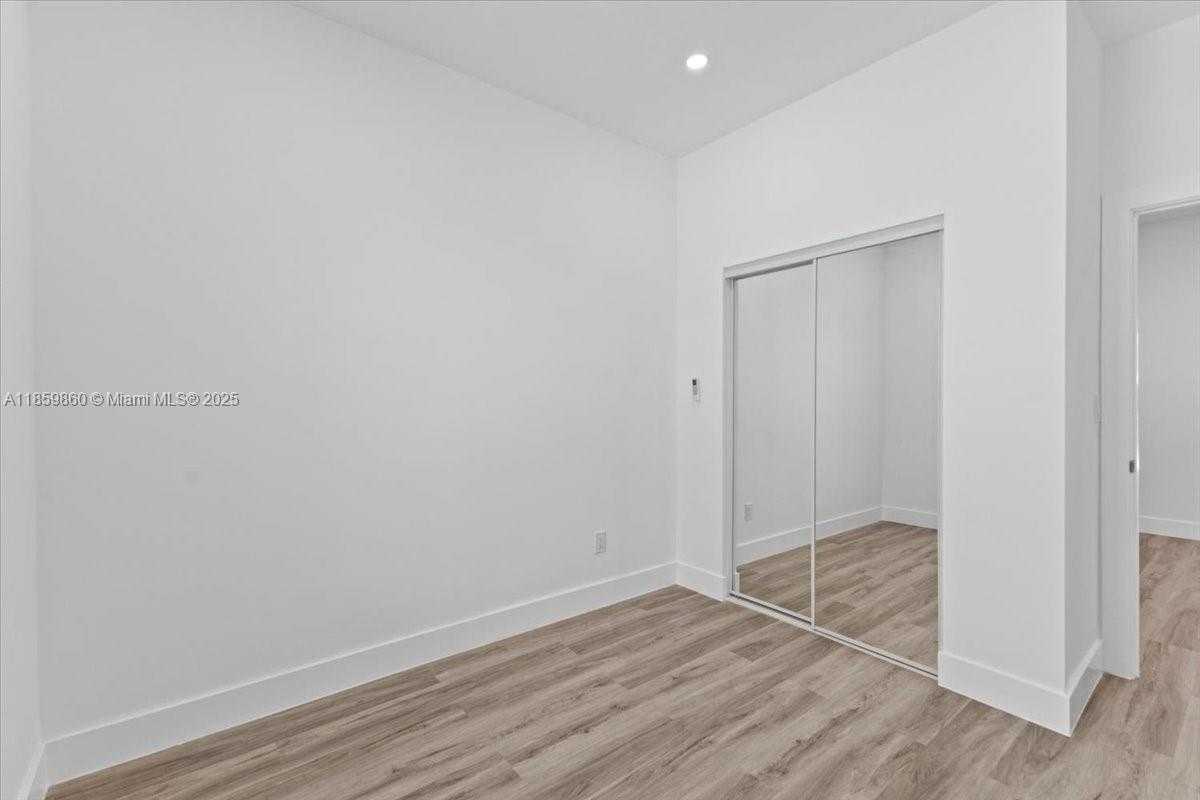 Small Image of 528 WEST 45TH PL, Hialeah Number 28