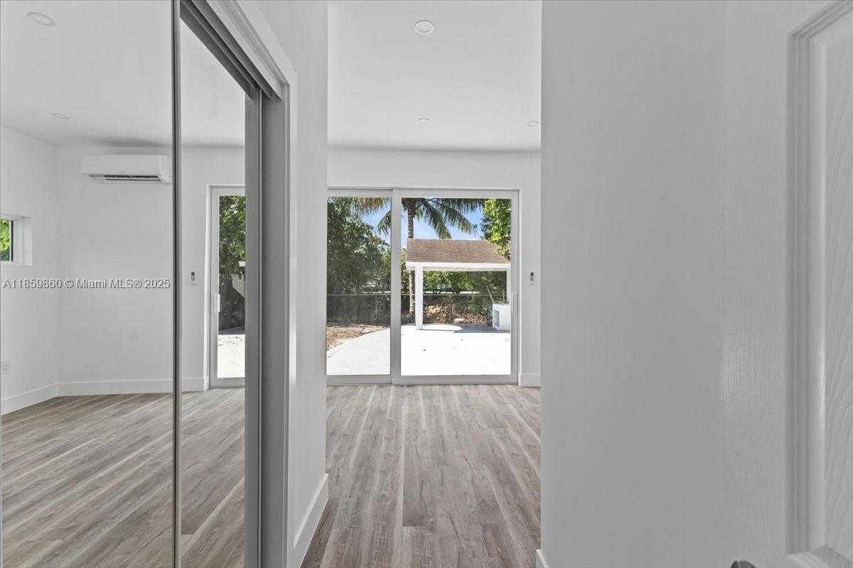 Small Image of 528 WEST 45TH PL, Hialeah Number 29