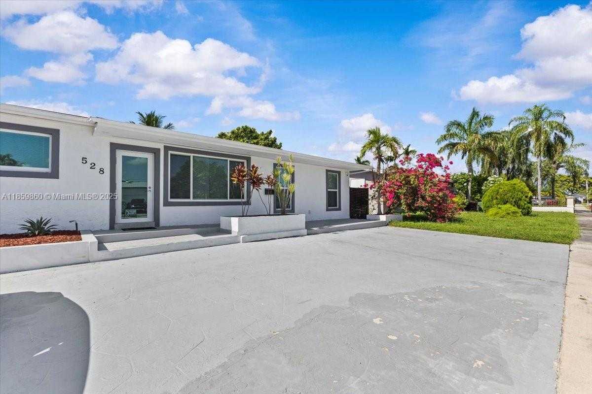 Small Image of 528 WEST 45TH PL, Hialeah Number 3