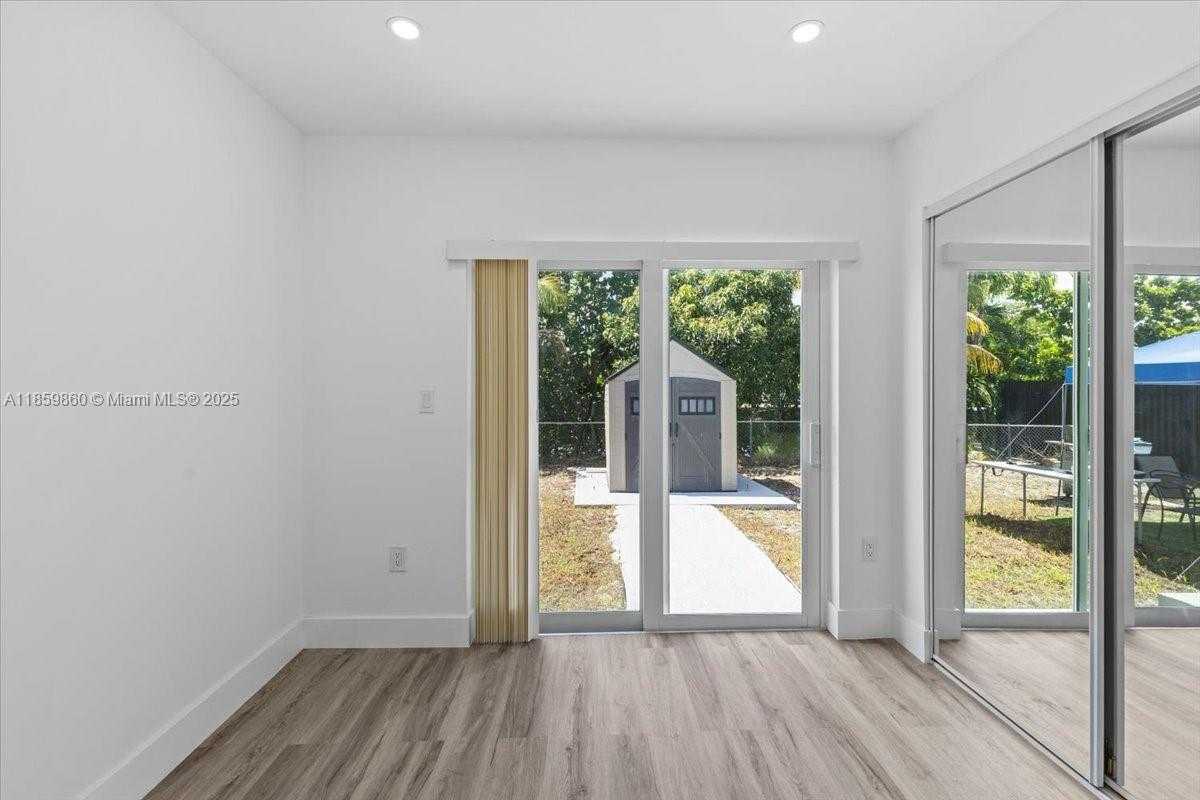 Small Image of 528 WEST 45TH PL, Hialeah Number 32