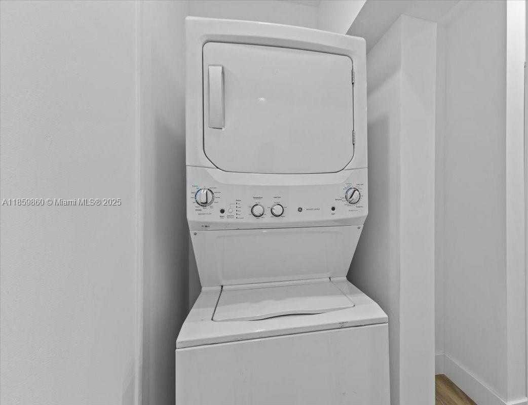 Small Image of 528 WEST 45TH PL, Hialeah Number 34