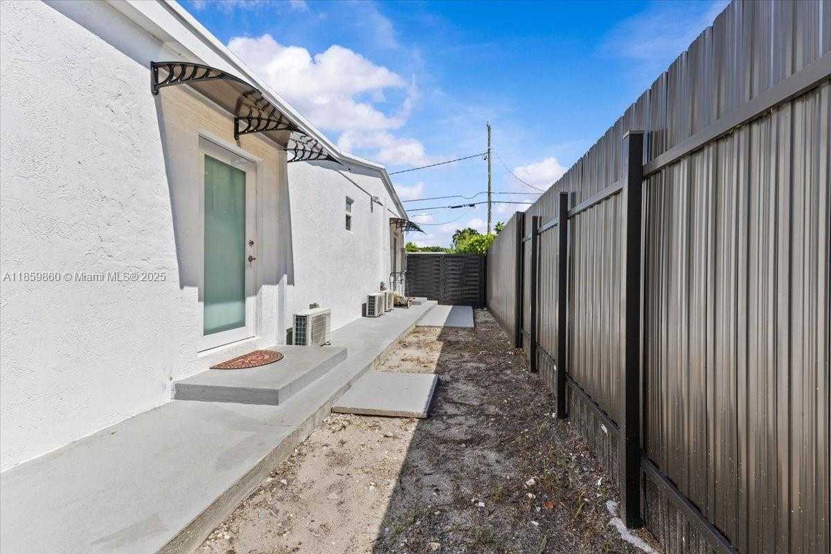 Small Image of 528 WEST 45TH PL, Hialeah Number 35