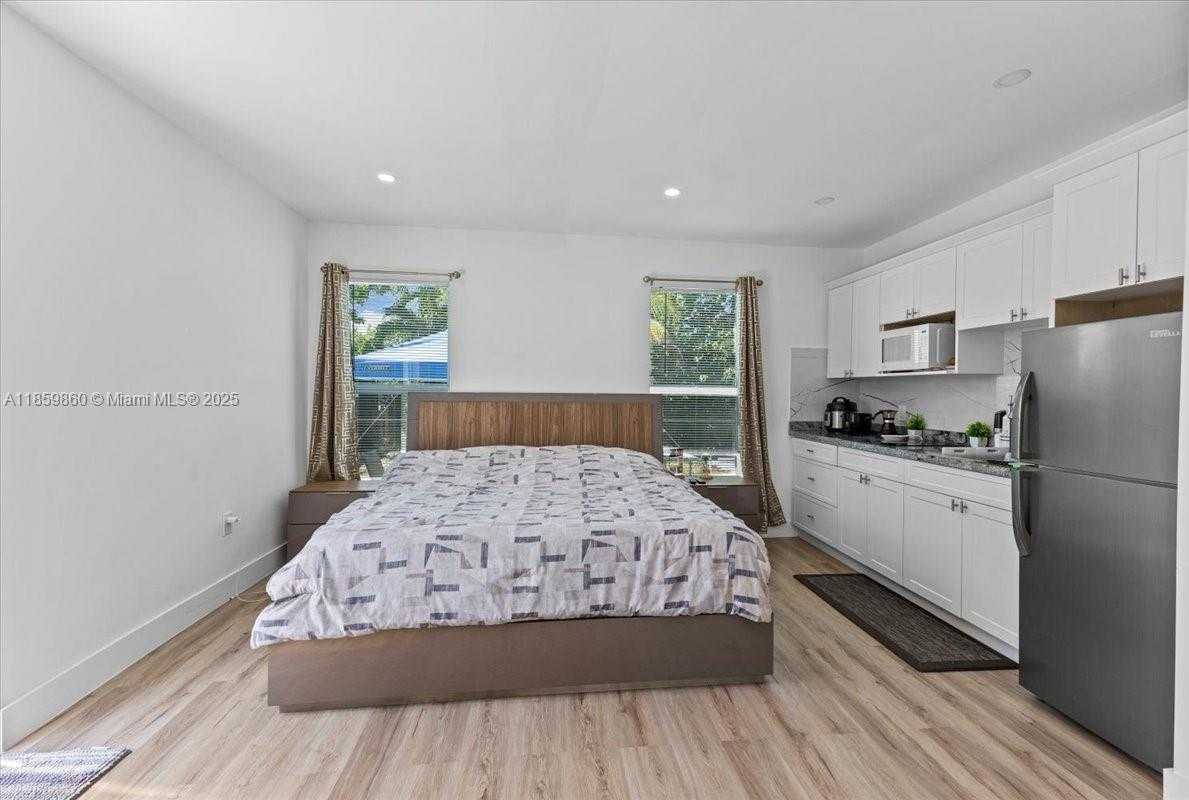 Small Image of 528 WEST 45TH PL, Hialeah Number 38