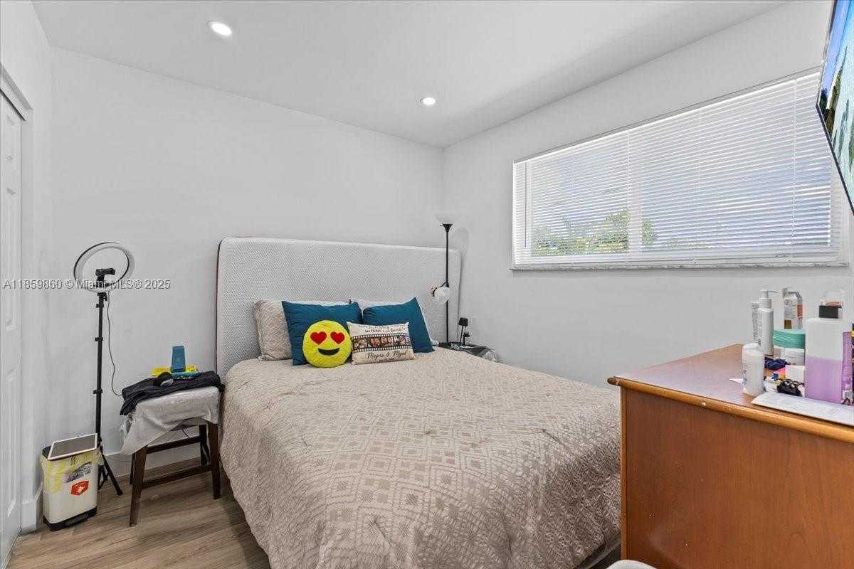 Small Image of 528 WEST 45TH PL, Hialeah Number 40