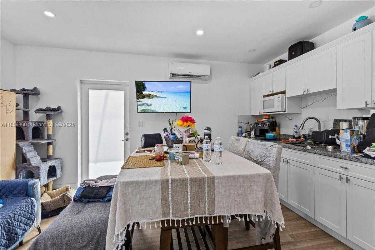 Small Image of 528 WEST 45TH PL, Hialeah Number 41
