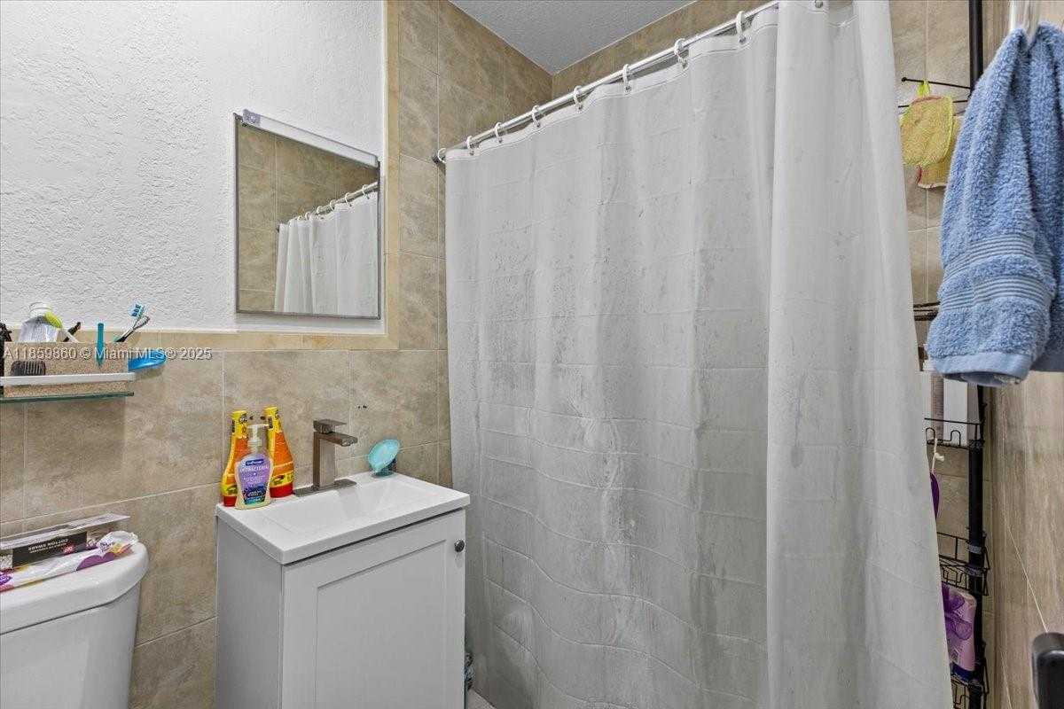 Small Image of 528 WEST 45TH PL, Hialeah Number 43