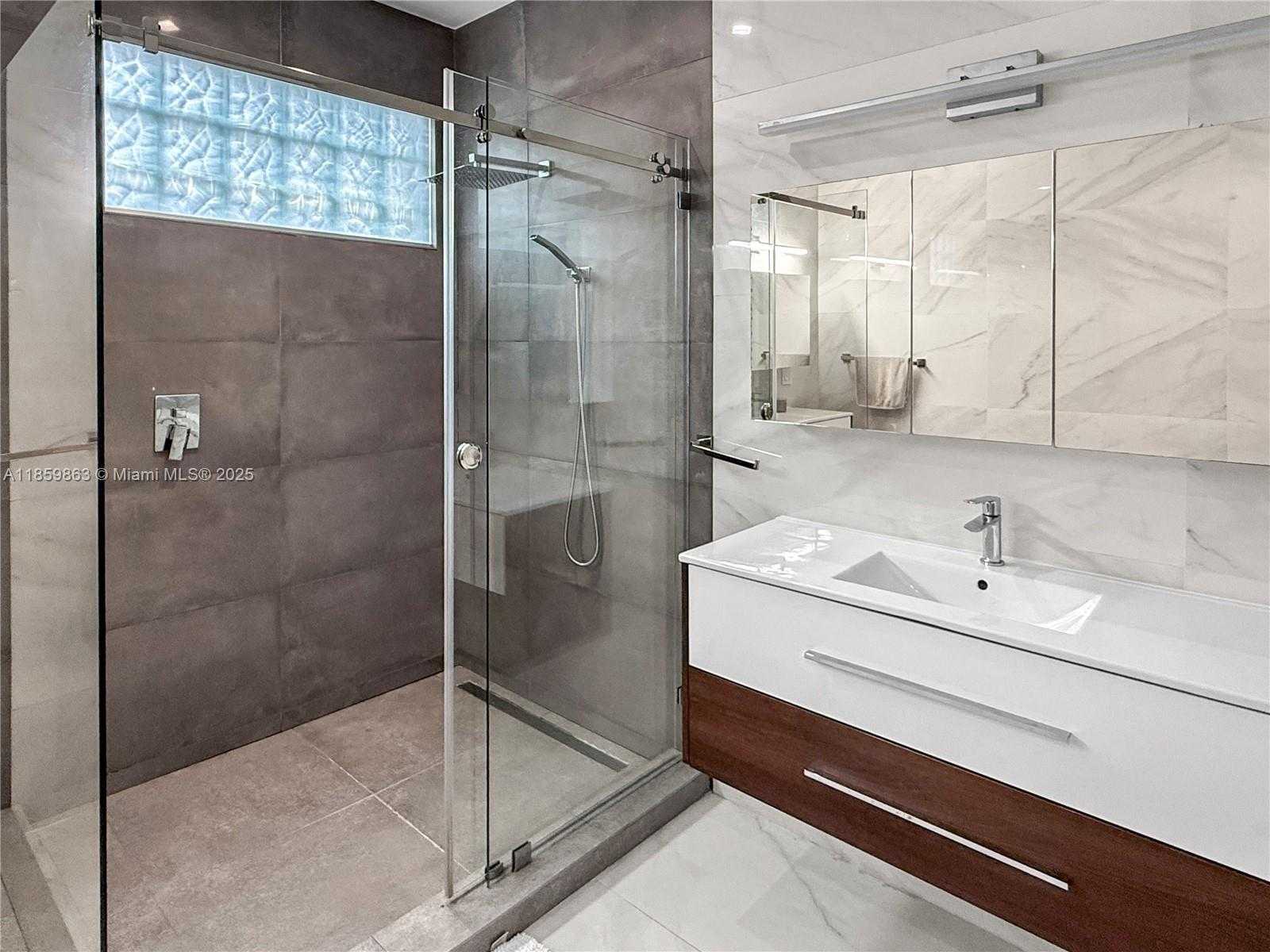Small Image of 2514 POINCIANA DR, Weston Number 33