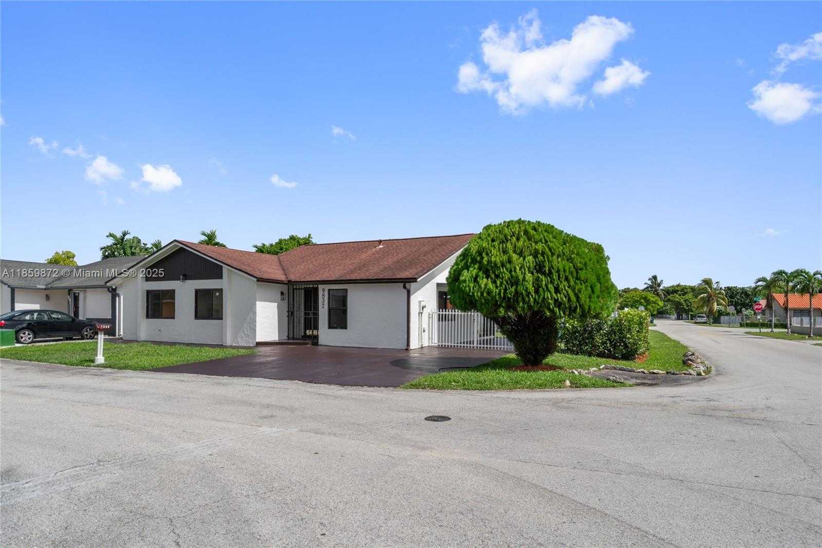 Small Image of 9837 SOUTH WEST 7TH ST, Miami Number 2