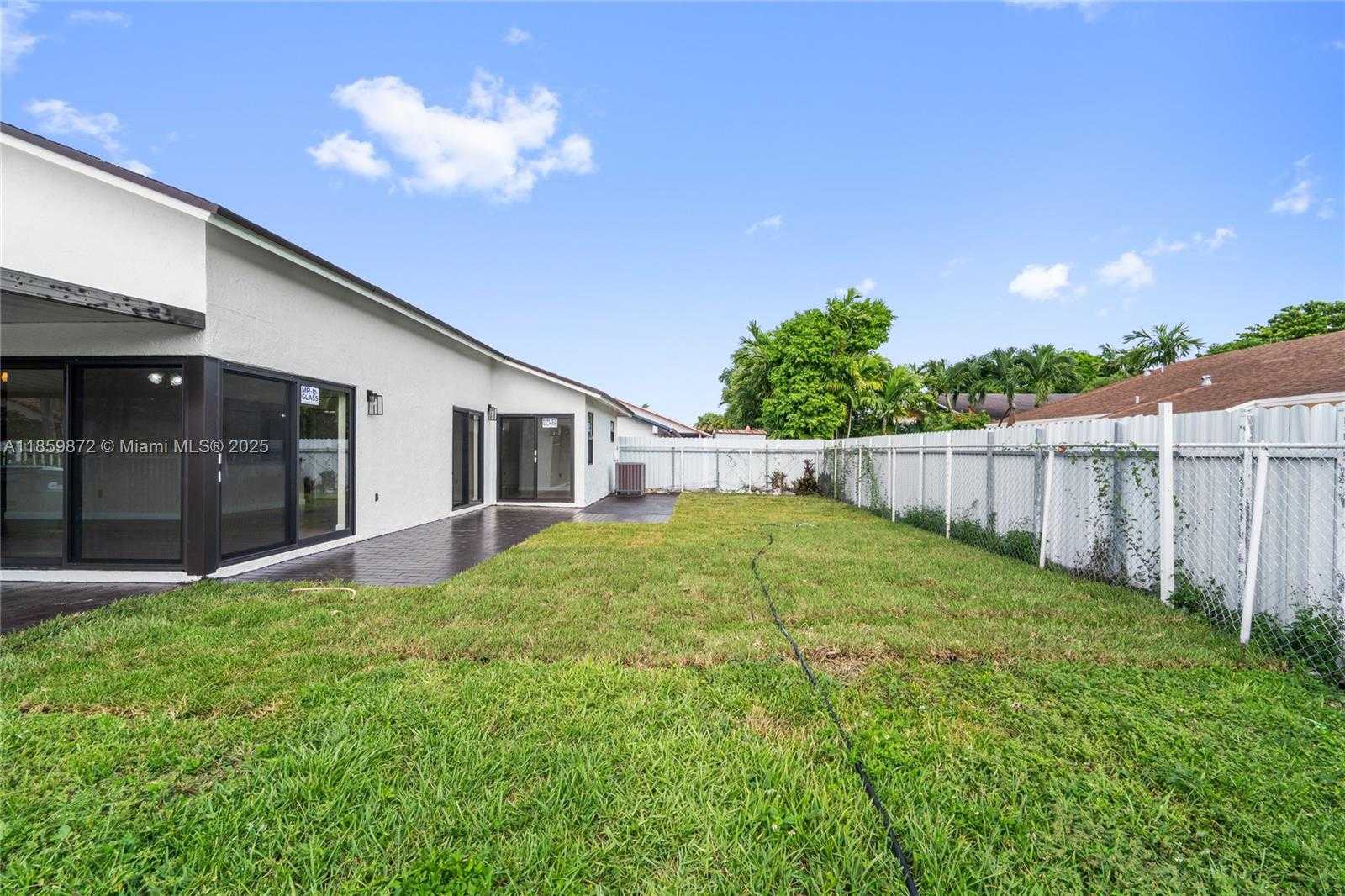 Small Image of 9837 SOUTH WEST 7TH ST, Miami Number 8
