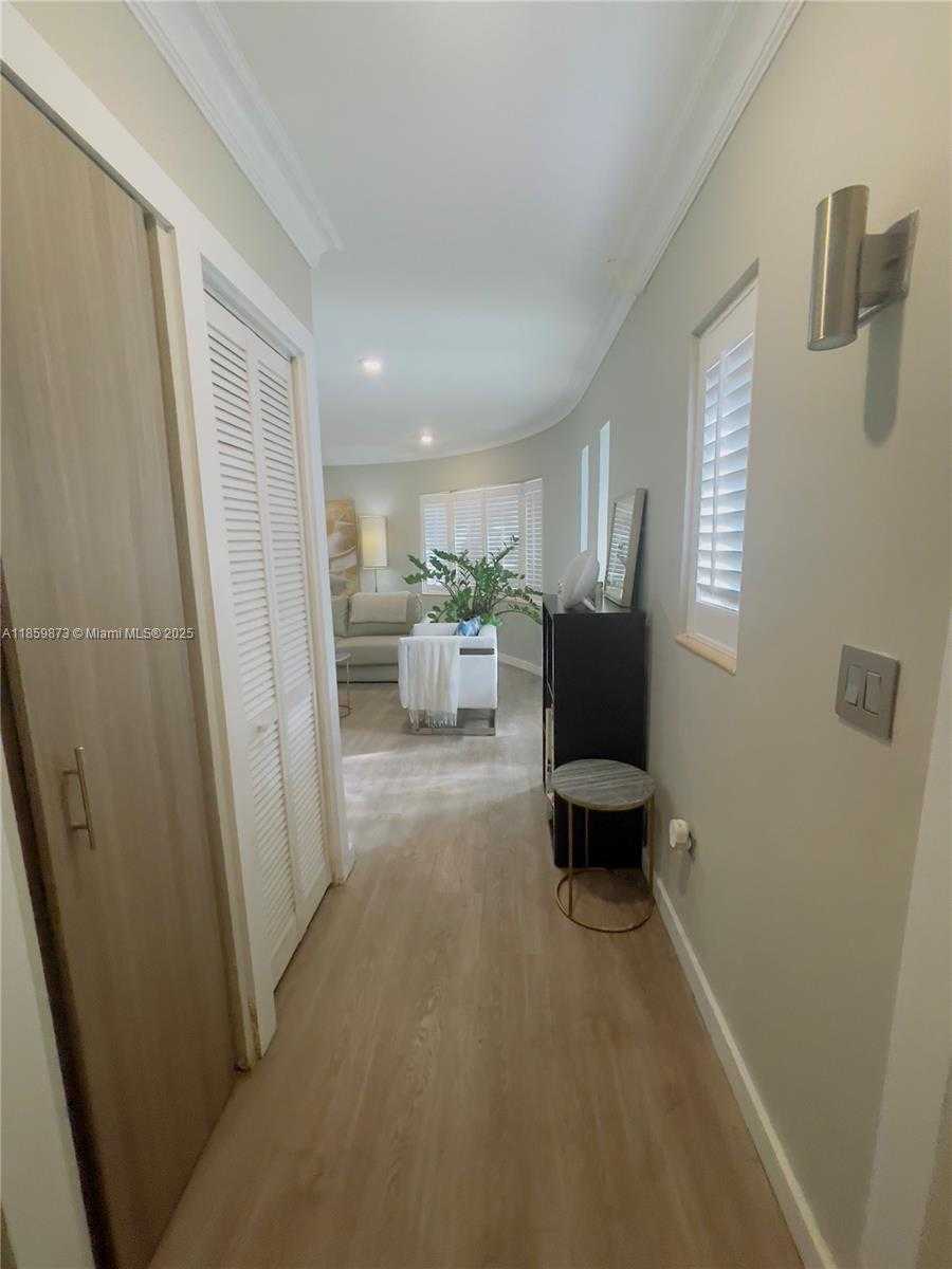 Small Image of 8101 HARDING AVE, Miami Beach Number 10