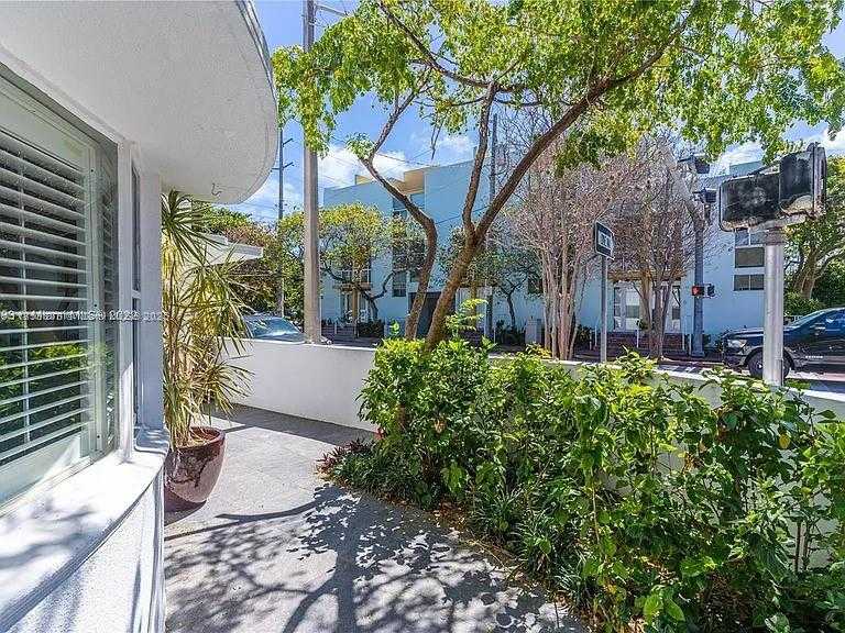 Small Image of 8101 HARDING AVE, Miami Beach Number 12