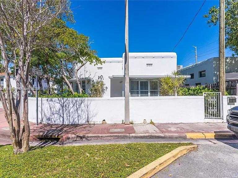 Small Image of 8101 HARDING AVE, Miami Beach Number 2