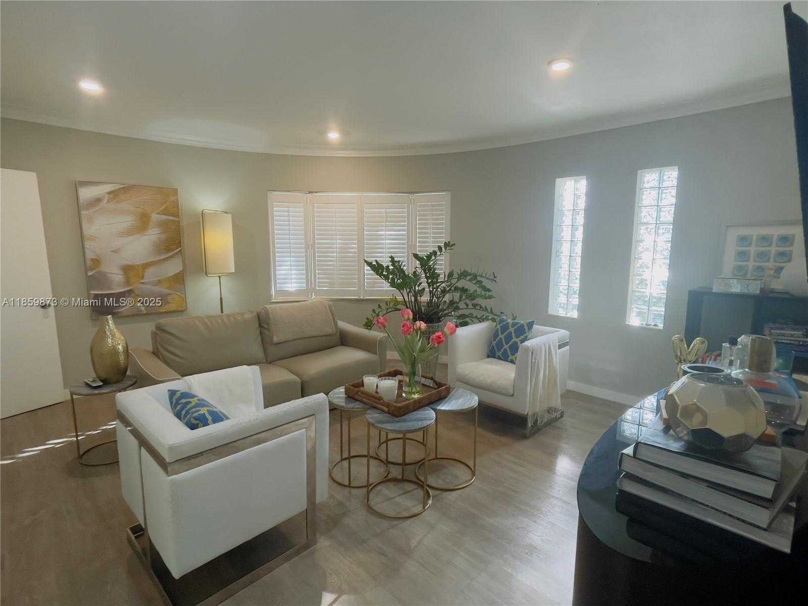 Small Image of 8101 HARDING AVE, Miami Beach Number 3