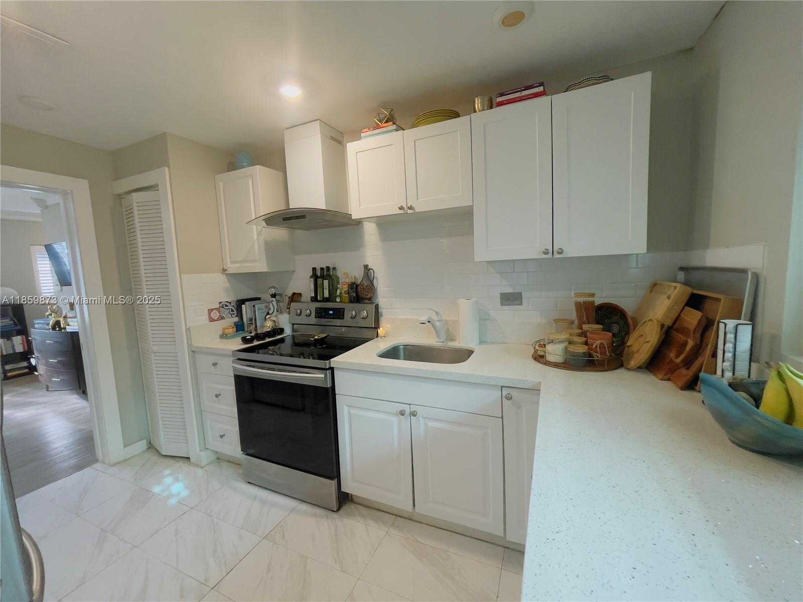 Small Image of 8101 HARDING AVE, Miami Beach Number 5