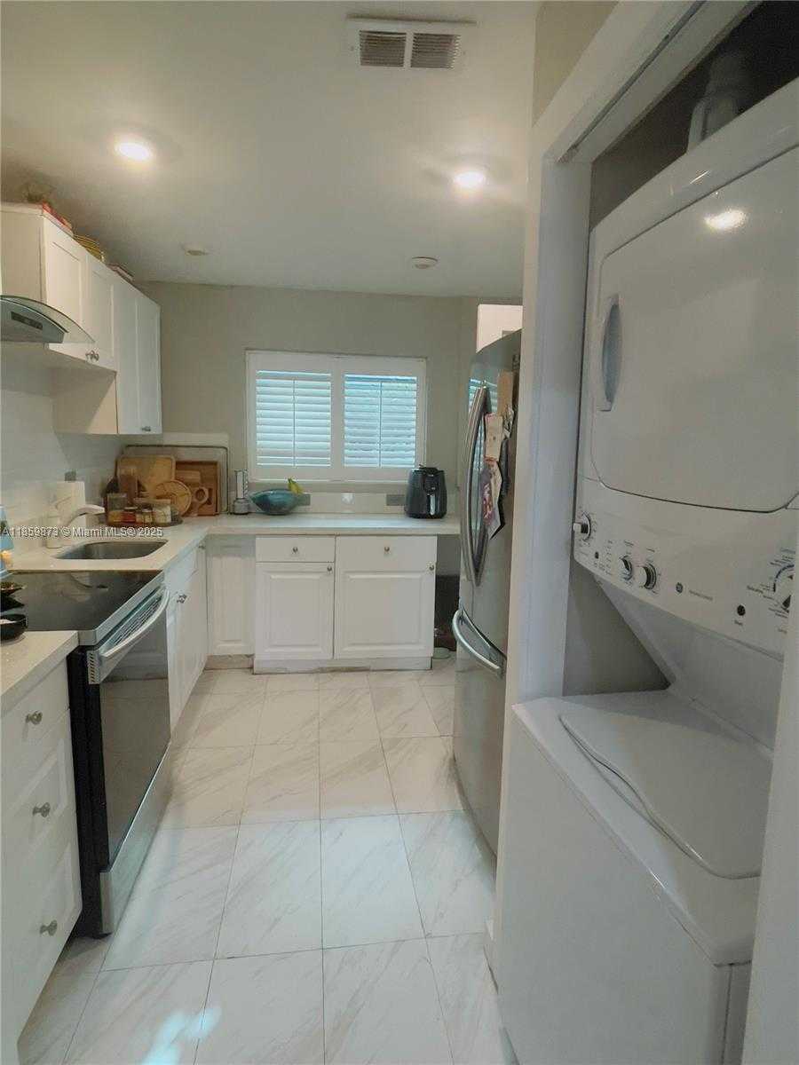 Small Image of 8101 HARDING AVE, Miami Beach Number 6