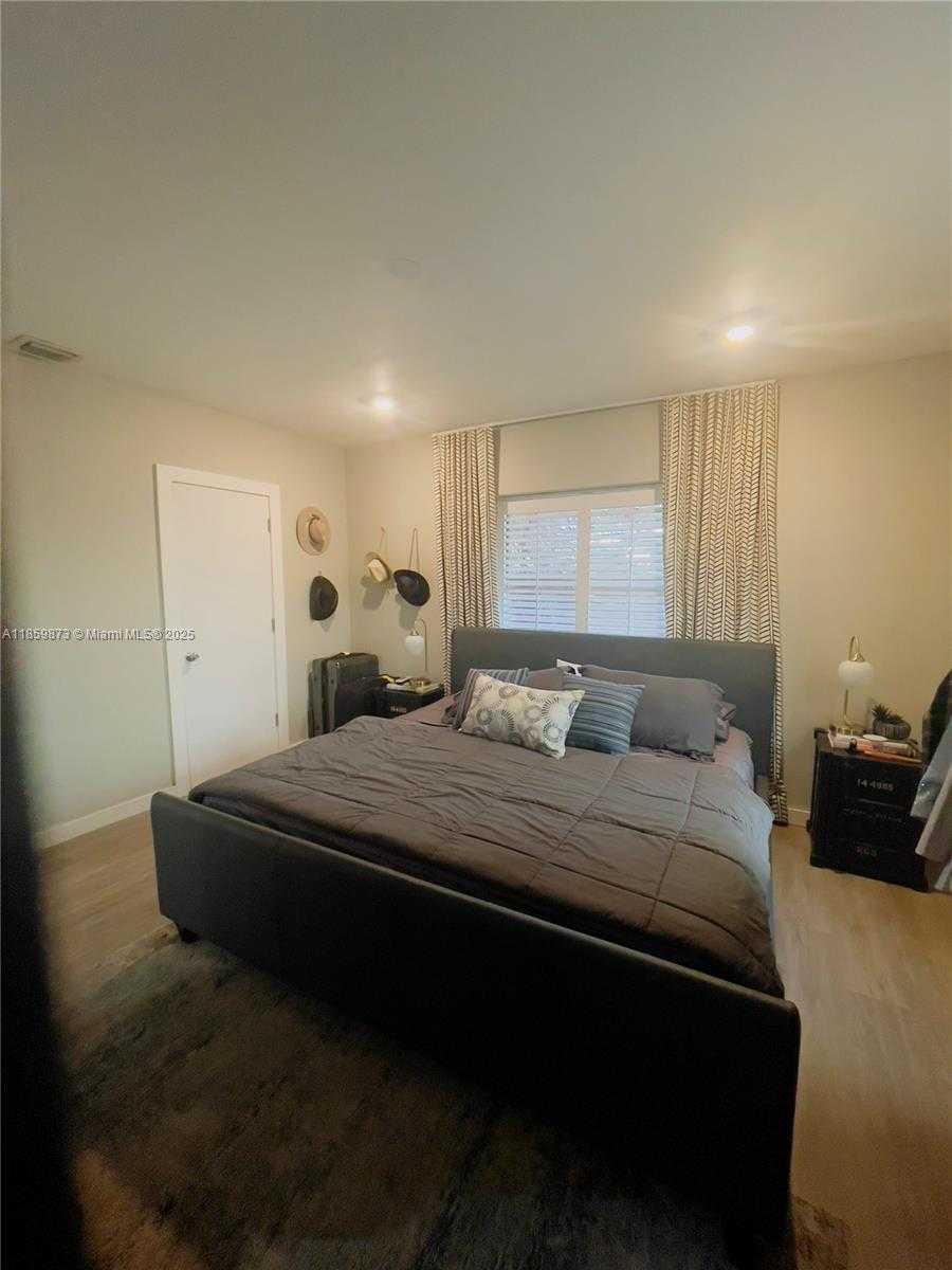 Small Image of 8101 HARDING AVE, Miami Beach Number 9