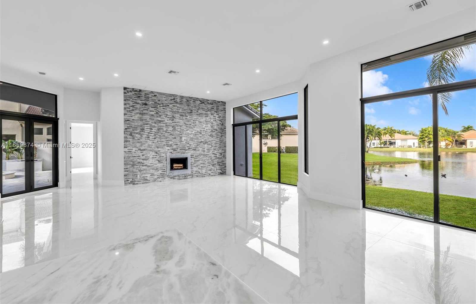 Small Image of 2530 MONTCLAIRE CIR, Weston Number 10