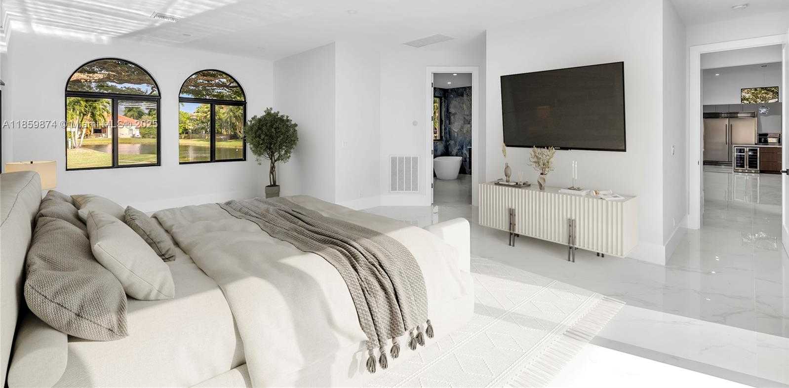 Small Image of 2530 MONTCLAIRE CIR, Weston Number 11