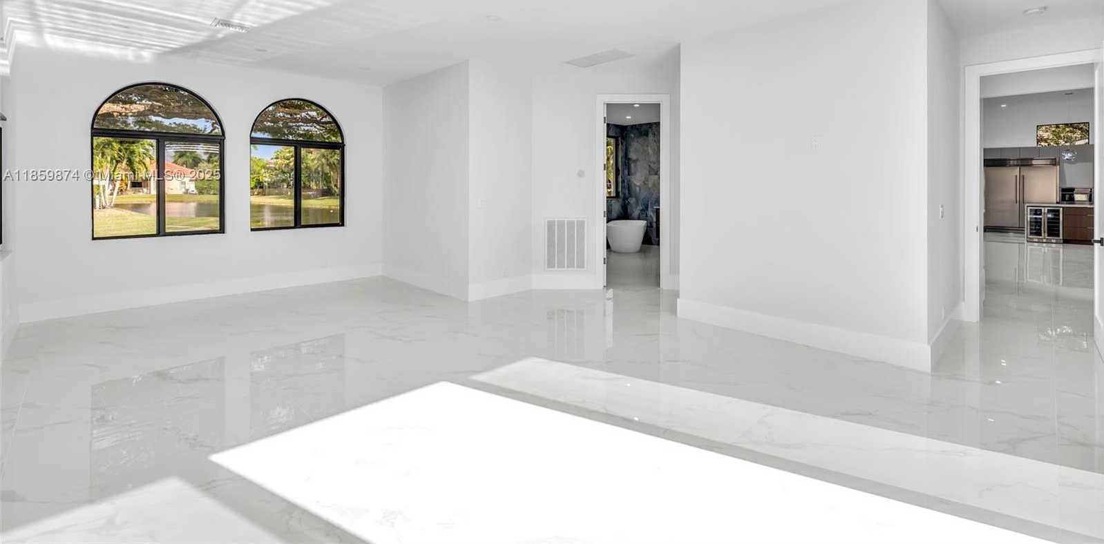 Small Image of 2530 MONTCLAIRE CIR, Weston Number 13