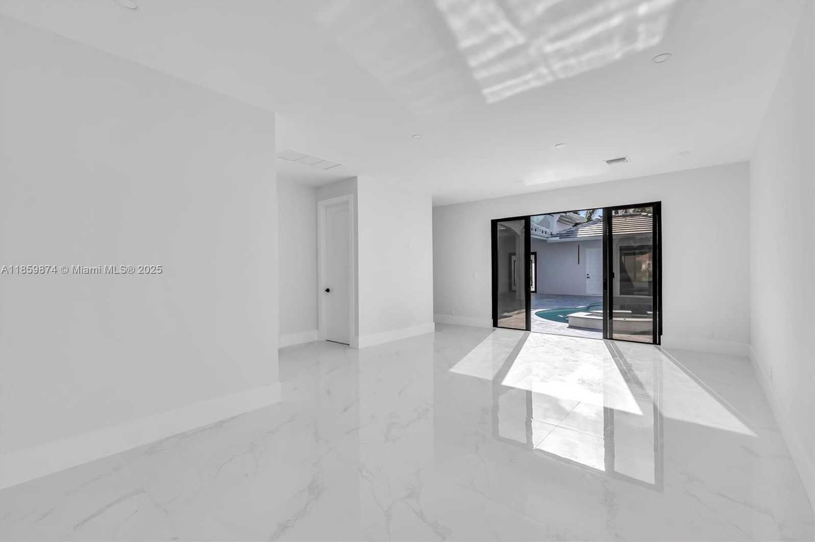 Small Image of 2530 MONTCLAIRE CIR, Weston Number 14