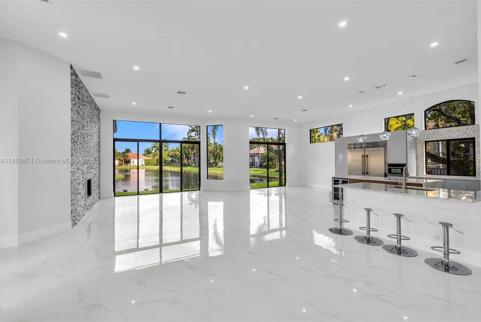 Small Image of 2530 MONTCLAIRE CIR, Weston Number 18