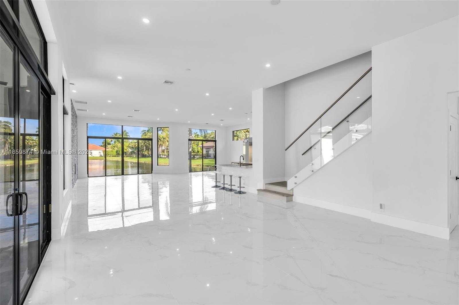 Small Image of 2530 MONTCLAIRE CIR, Weston Number 19