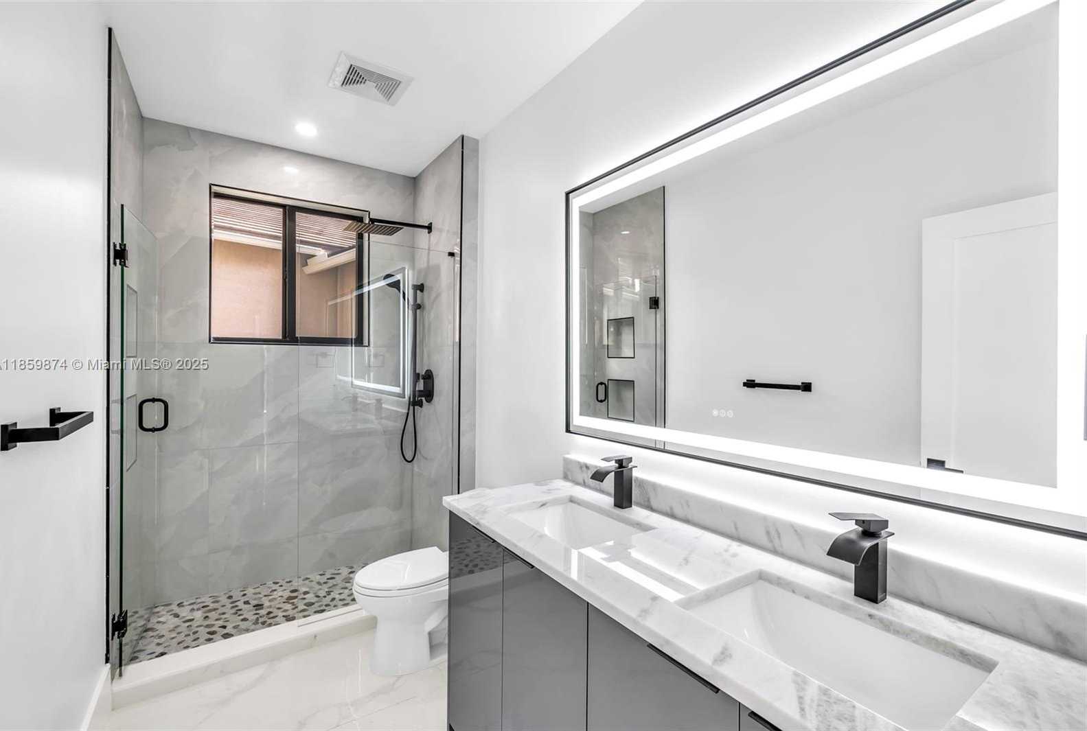 Small Image of 2530 MONTCLAIRE CIR, Weston Number 21