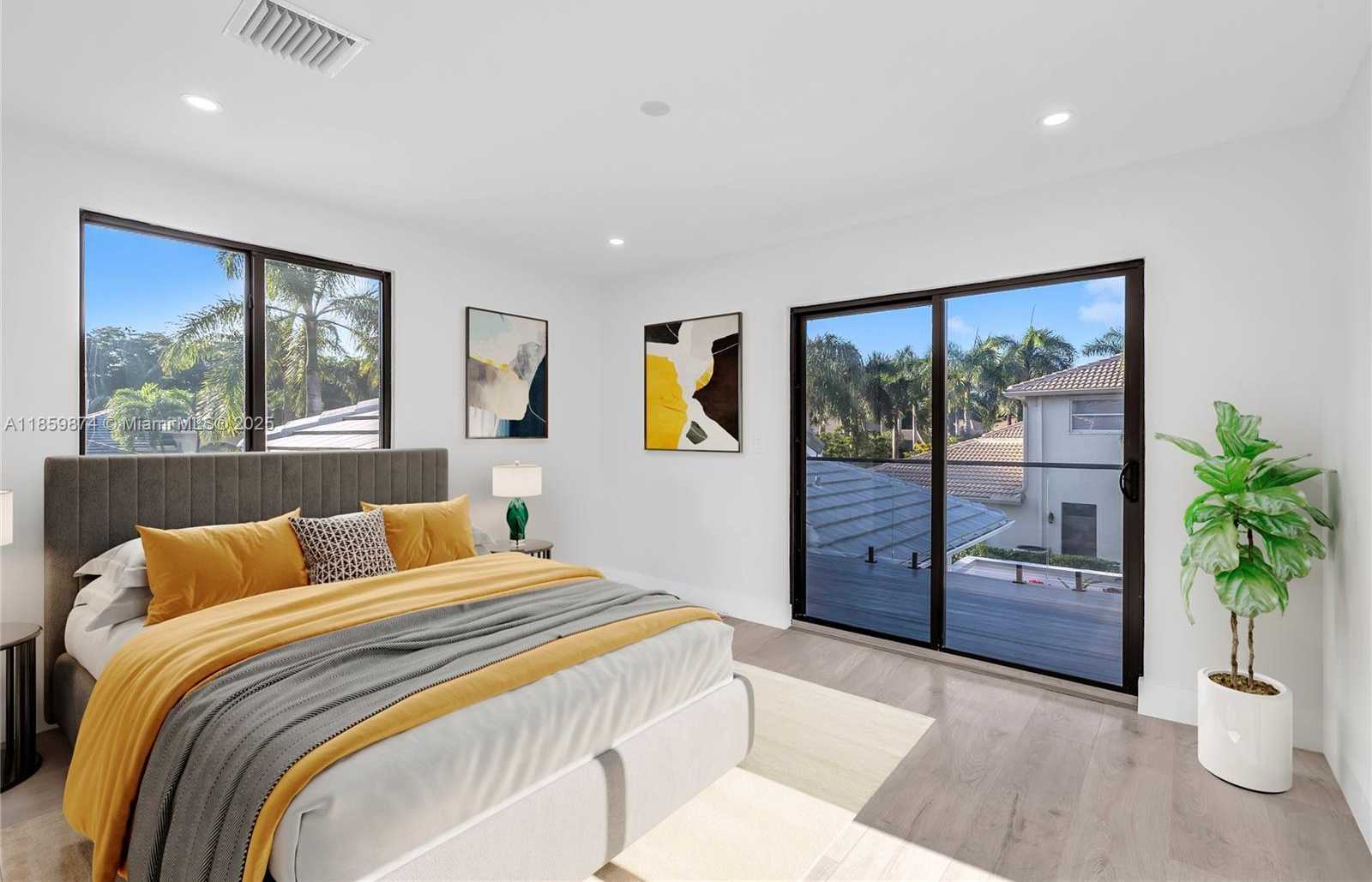 Small Image of 2530 MONTCLAIRE CIR, Weston Number 22
