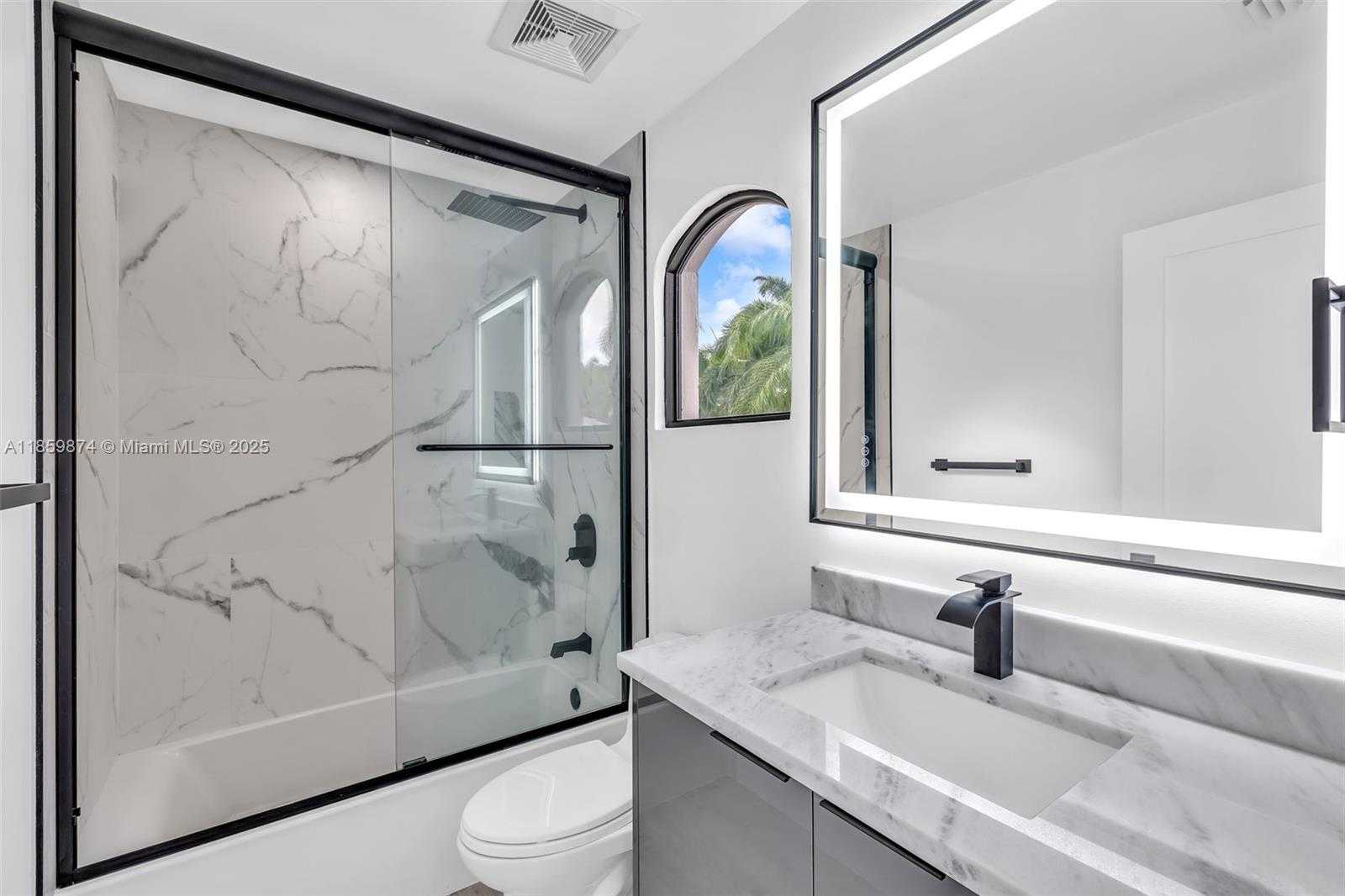 Small Image of 2530 MONTCLAIRE CIR, Weston Number 24