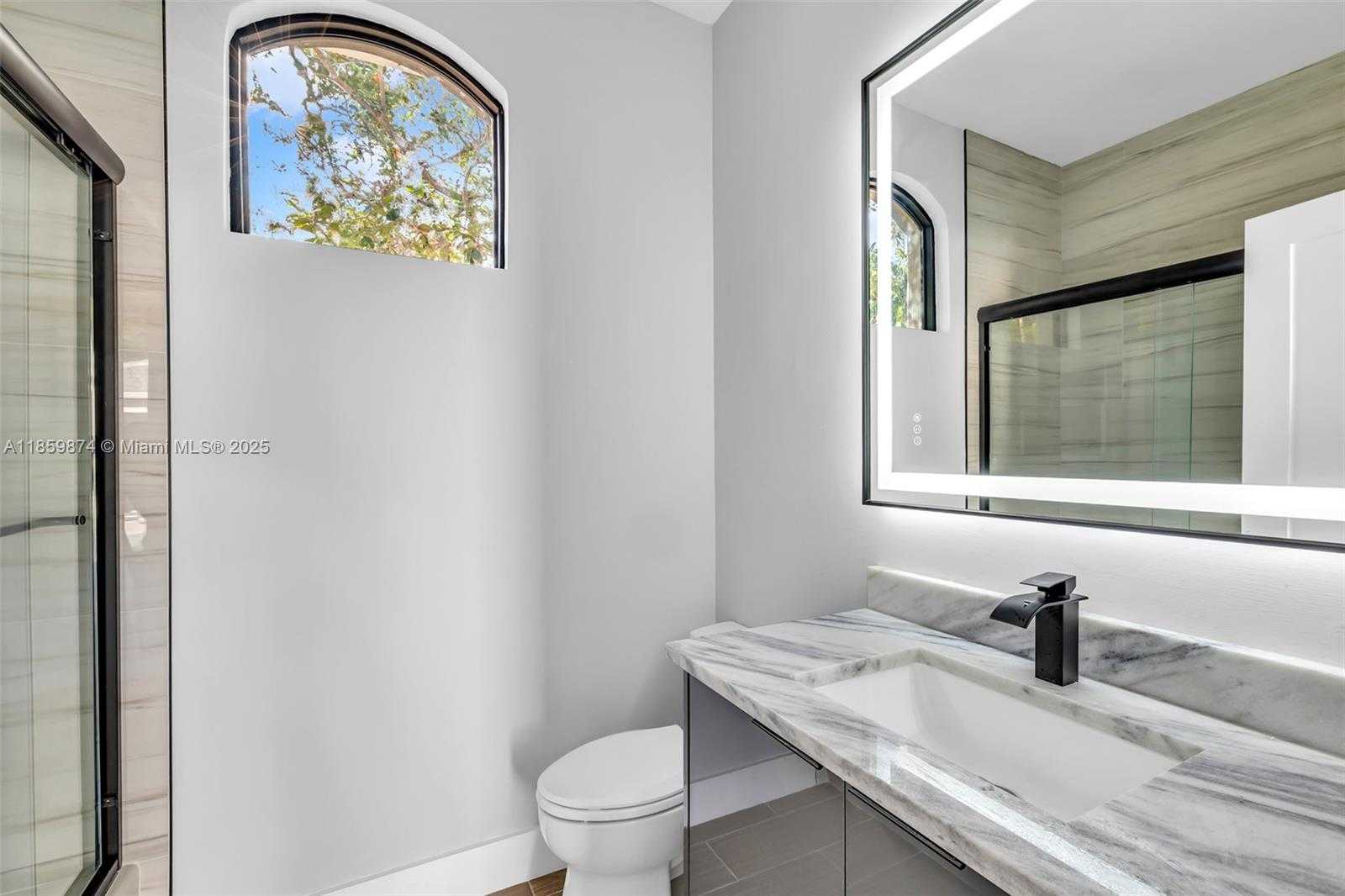 Small Image of 2530 MONTCLAIRE CIR, Weston Number 27