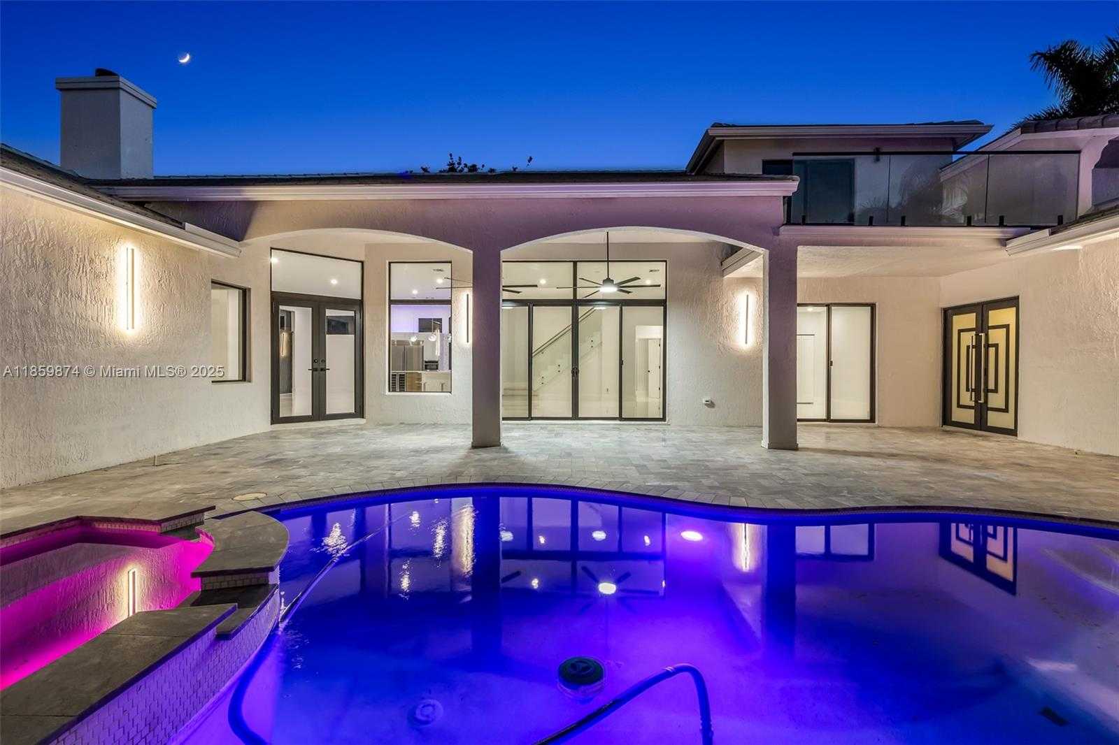 Small Image of 2530 MONTCLAIRE CIR, Weston Number 28