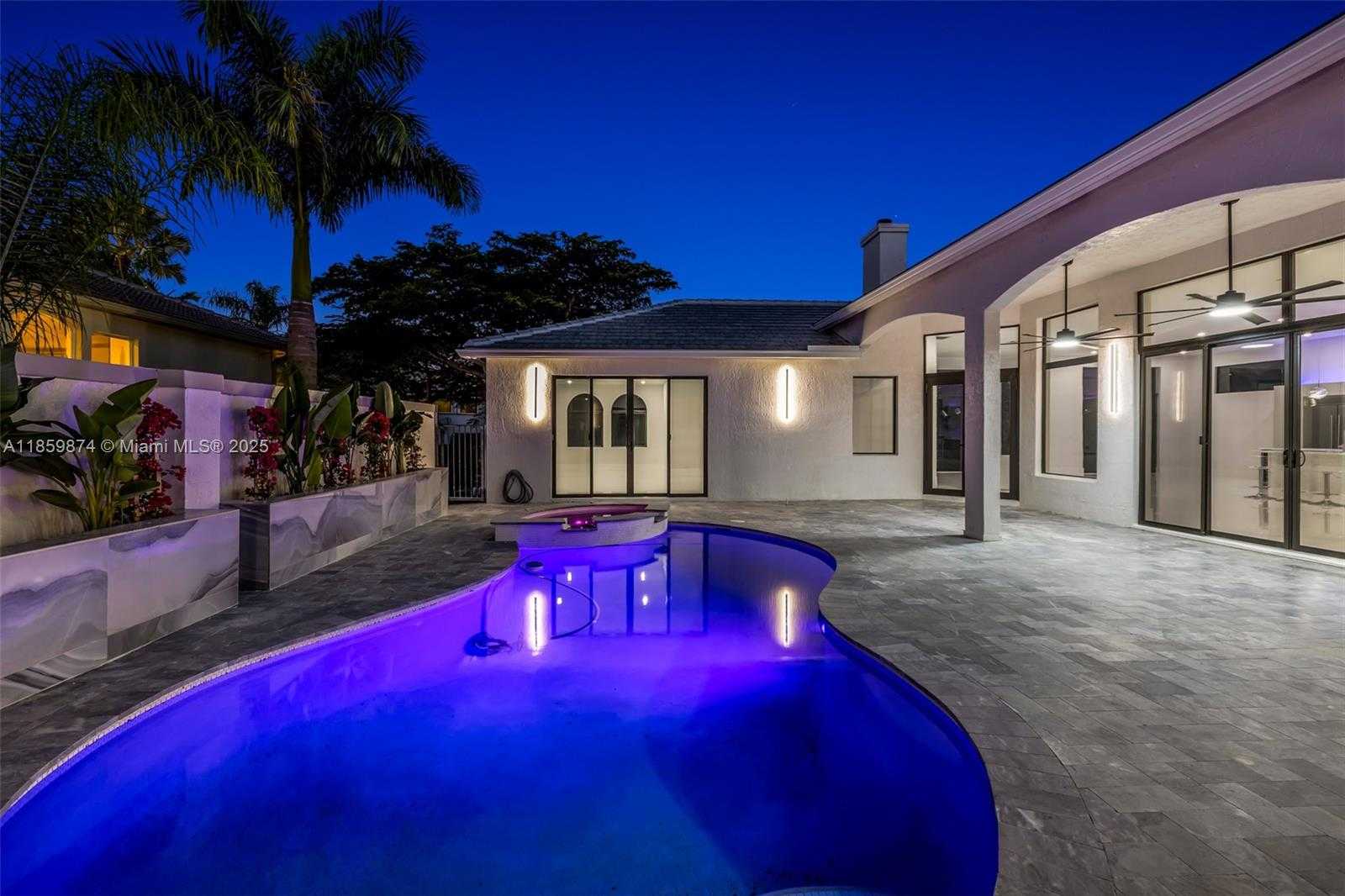Small Image of 2530 MONTCLAIRE CIR, Weston Number 29