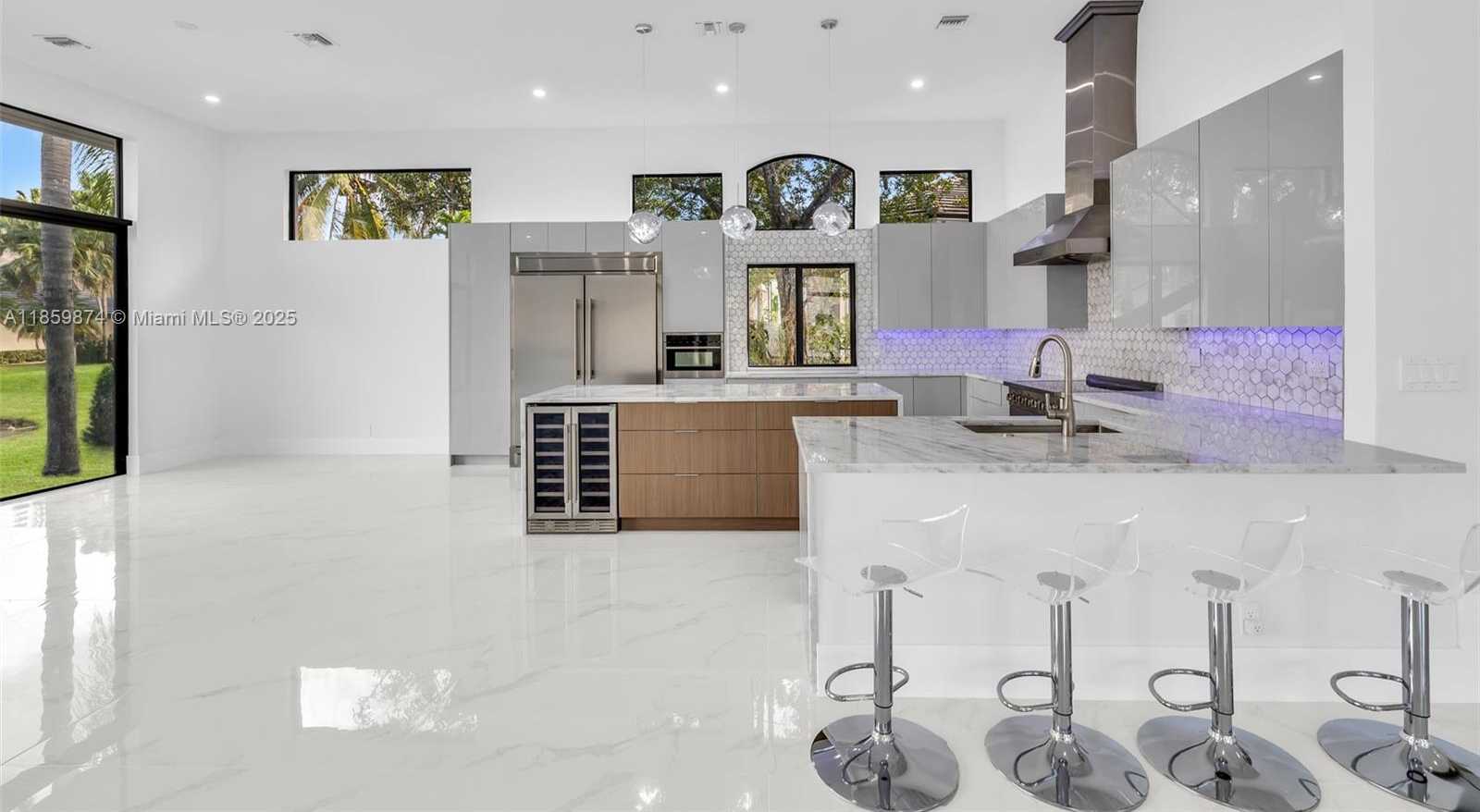 Small Image of 2530 MONTCLAIRE CIR, Weston Number 3