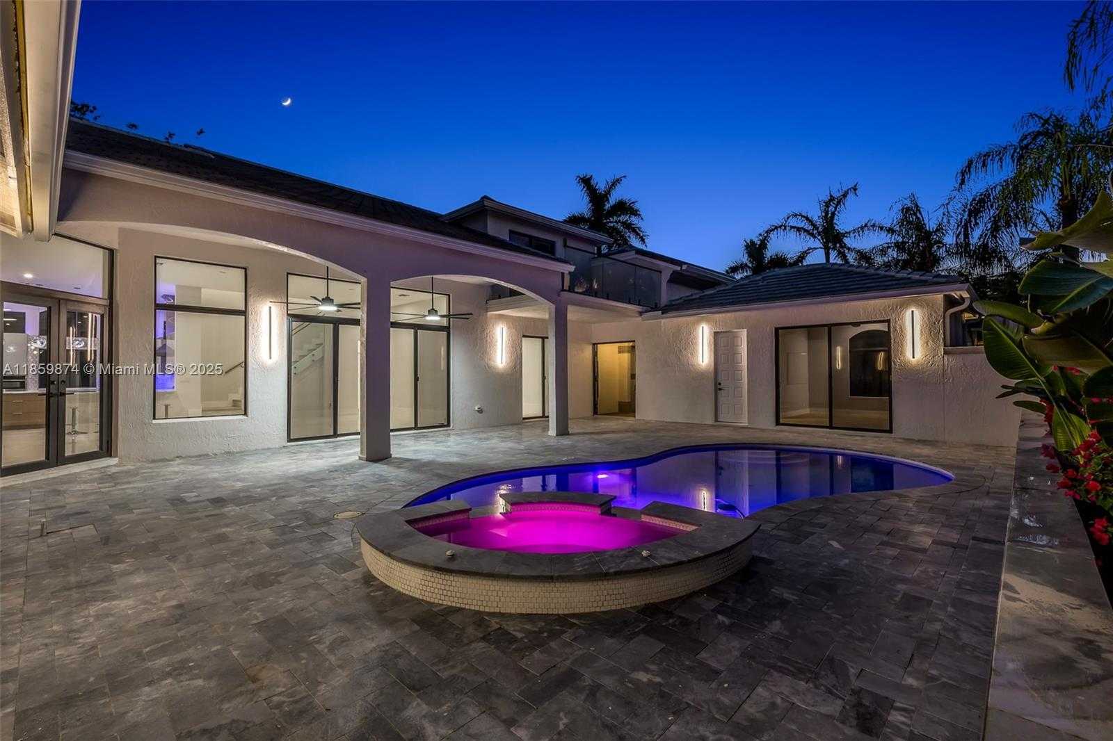 Small Image of 2530 MONTCLAIRE CIR, Weston Number 30