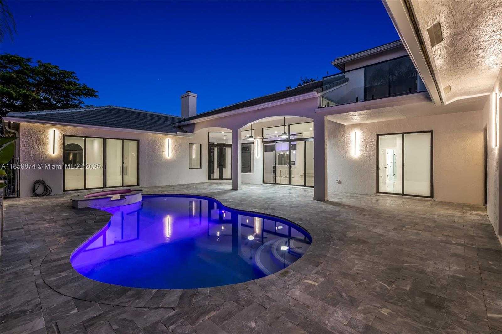 Small Image of 2530 MONTCLAIRE CIR, Weston Number 31
