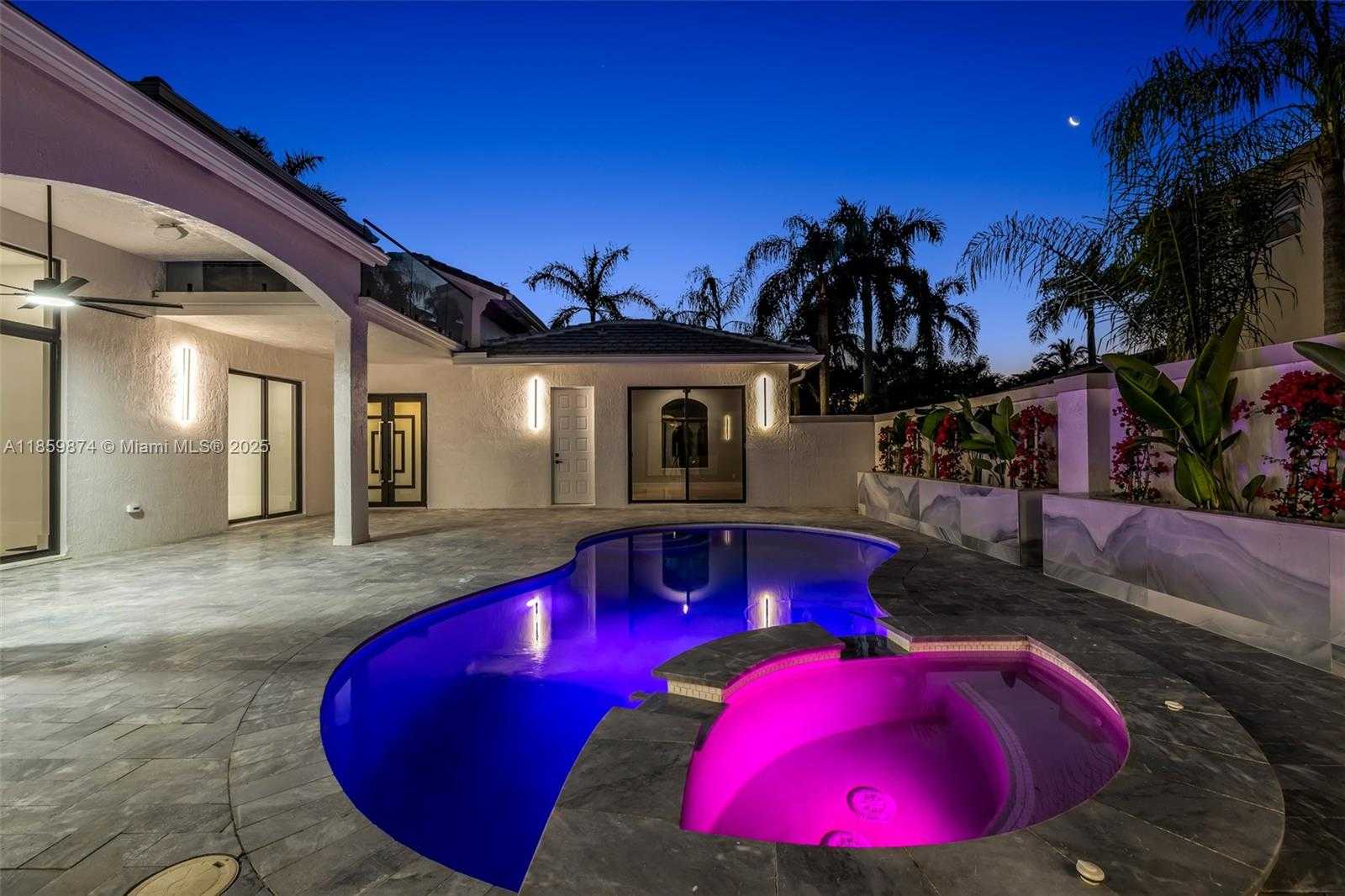 Small Image of 2530 MONTCLAIRE CIR, Weston Number 32