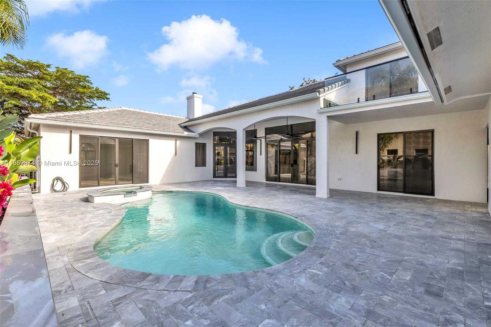 Small Image of 2530 MONTCLAIRE CIR, Weston Number 33